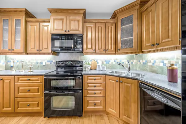 362 The East Mall RD #1007, Toronto W08, ON M9B 6C4