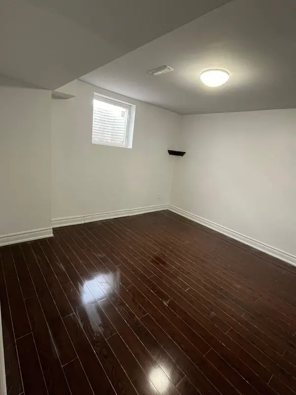 2802 Hollington CRES, Mississauga, ON L5K 1E9