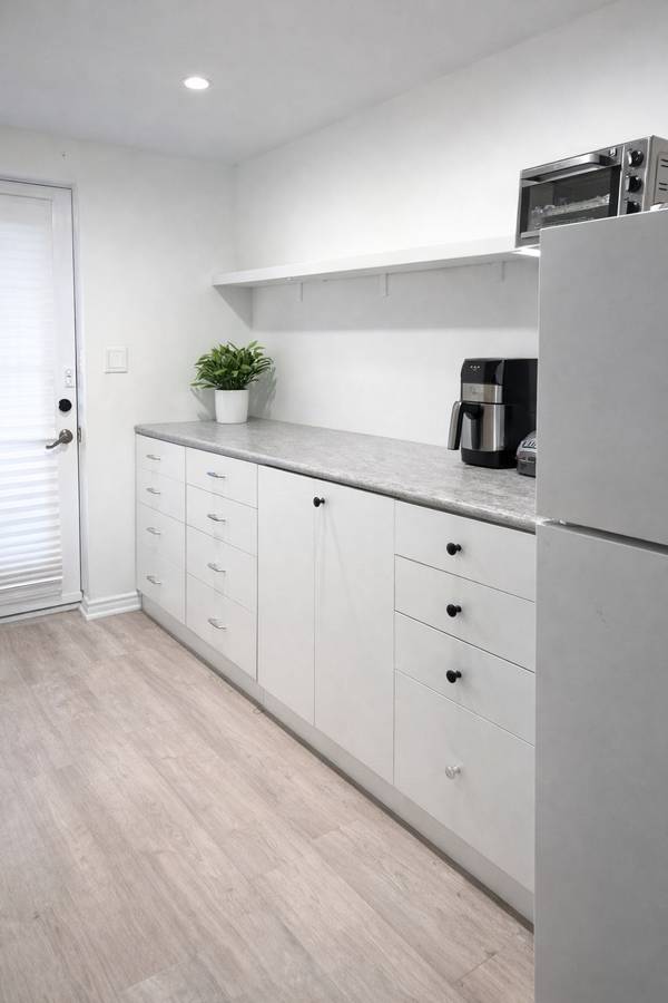 3 Delbasso CT, Toronto W09, ON M9R 1W6