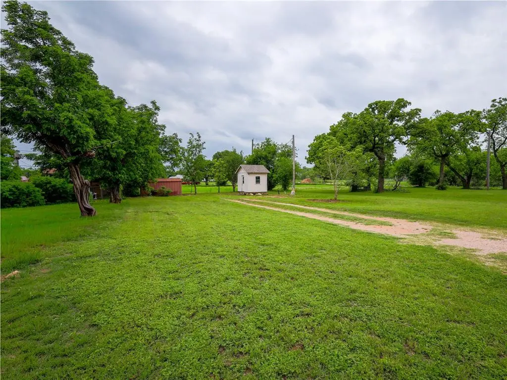 609 W 12th St, Cisco, TX 76437
