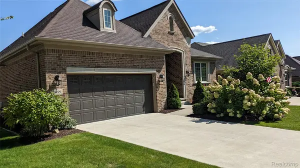 5499 Woodfall RD, Independence Charter Township, MI 48348