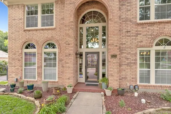 8525 Castle Creek Road, North Richland Hills, TX 76182