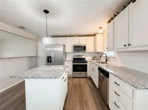 208 Summercrest Boulevard, Burleson, TX 76028