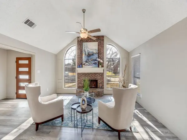 1581 Glenmore Drive, Lewisville, TX 75077