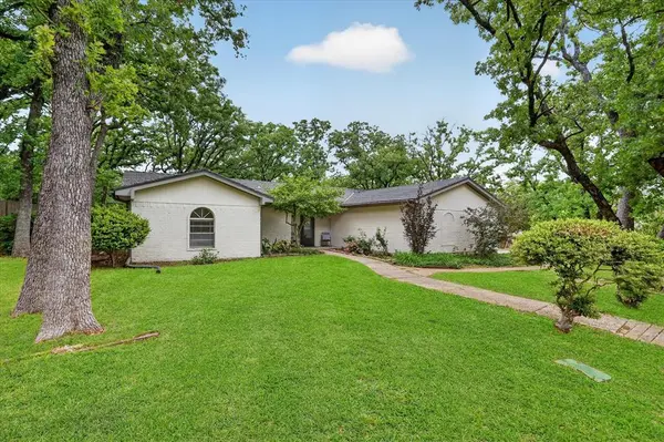 5714 Cherrywood Lane, Arlington, TX 76016