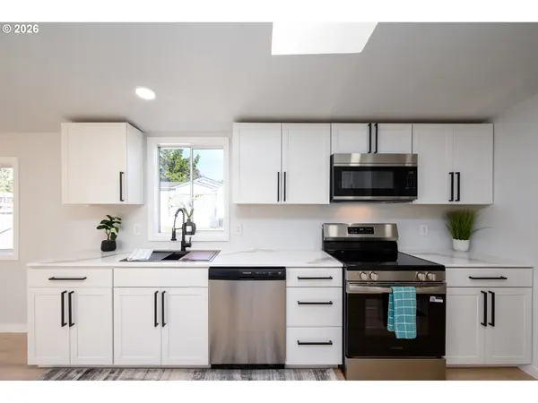 221 RIVER PLACE DR #117, Roseburg, OR 97471