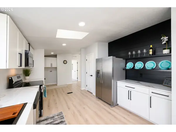 221 RIVER PLACE DR #117, Roseburg, OR 97471