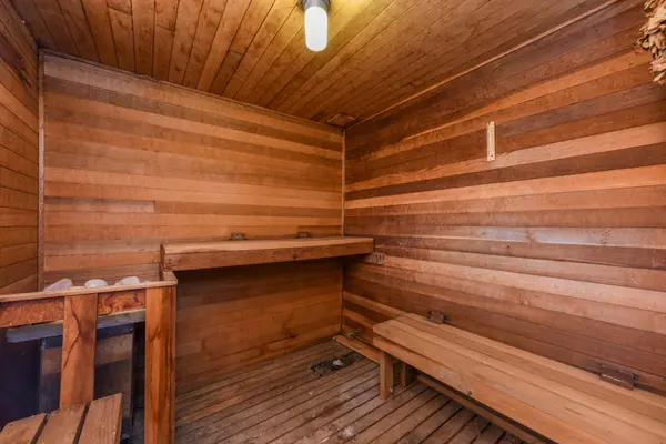 1690 Saltdene TER, Mississauga, ON L4W 2E4