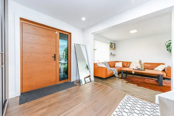 1690 Saltdene TER, Mississauga, ON L4W 2E4