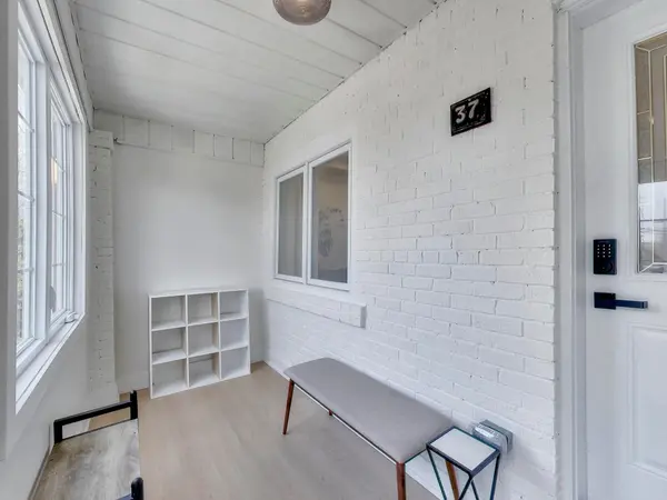 37 Gilbert AVE, Toronto W03, ON M6E 4W2