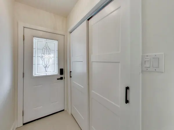 37 Gilbert AVE, Toronto W03, ON M6E 4W2