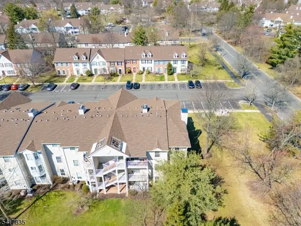 11 Lindsey Ct, Franklin Twp., NJ 08823