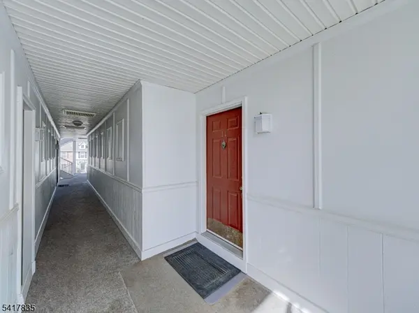 11 Lindsey Ct, Franklin Twp., NJ 08823