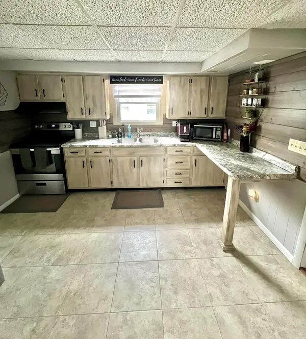 1735 Pattengill AVE, Lansing, MI 48910