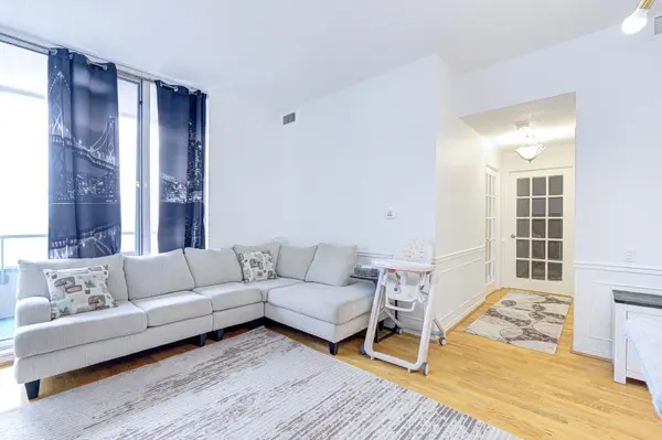 1 Emerald LN #PH102, Vaughan, ON L4J 8N2