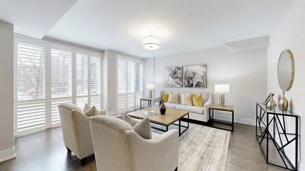 15 Thorncrest DR, Vaughan, ON L4J 0K1