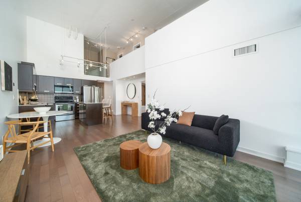 2 Fieldway RD #803, Toronto W08, ON M8Z 0B9