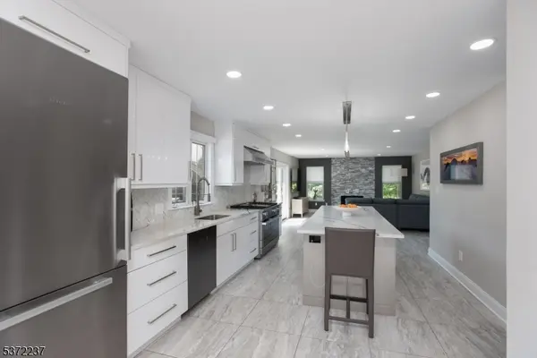 7 Beechwood Ter, Green Brook Twp., NJ 08812