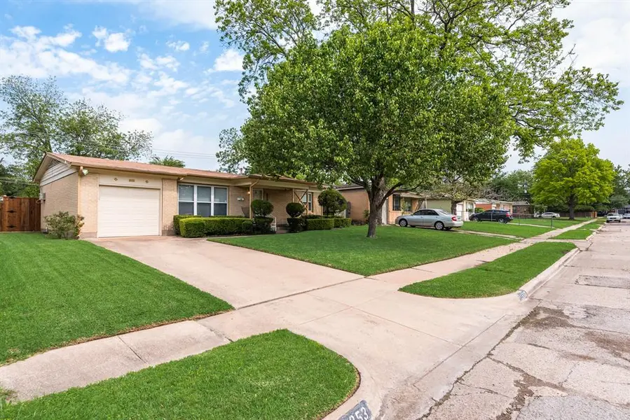 10853 Sharondale Lane, Dallas, TX 75228