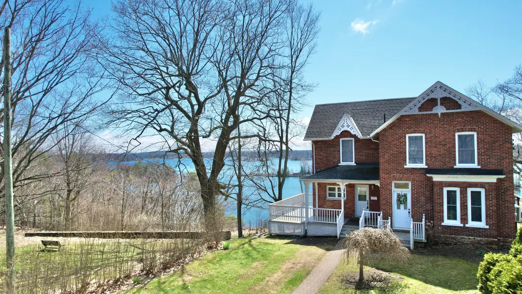 13 Windsor DR E, Gananoque, ON K7G 2C9