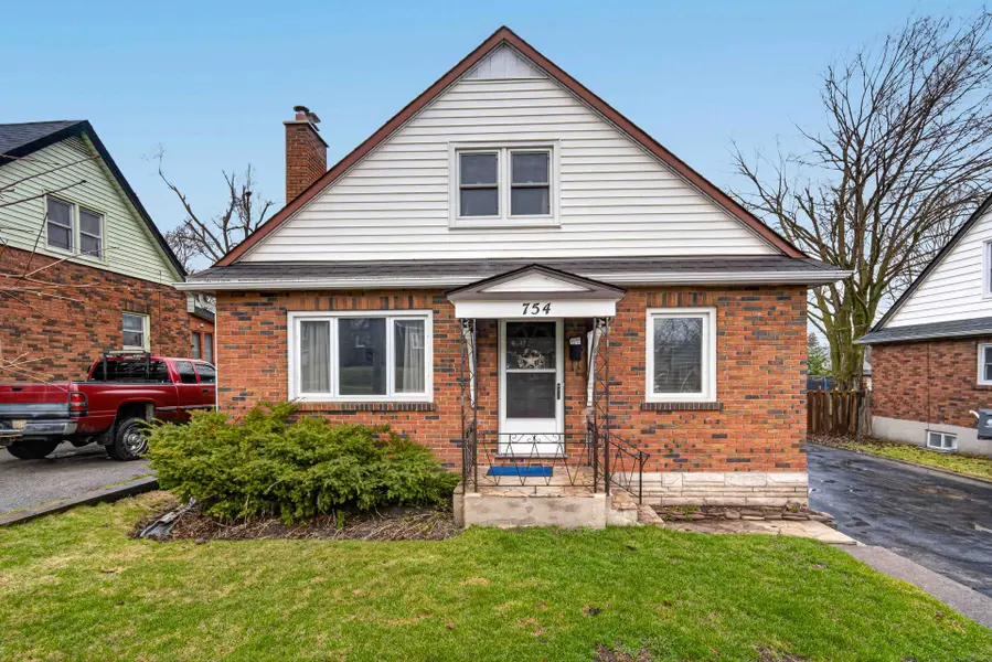 754 Curtis RD, Peterborough, ON K9H 2E7