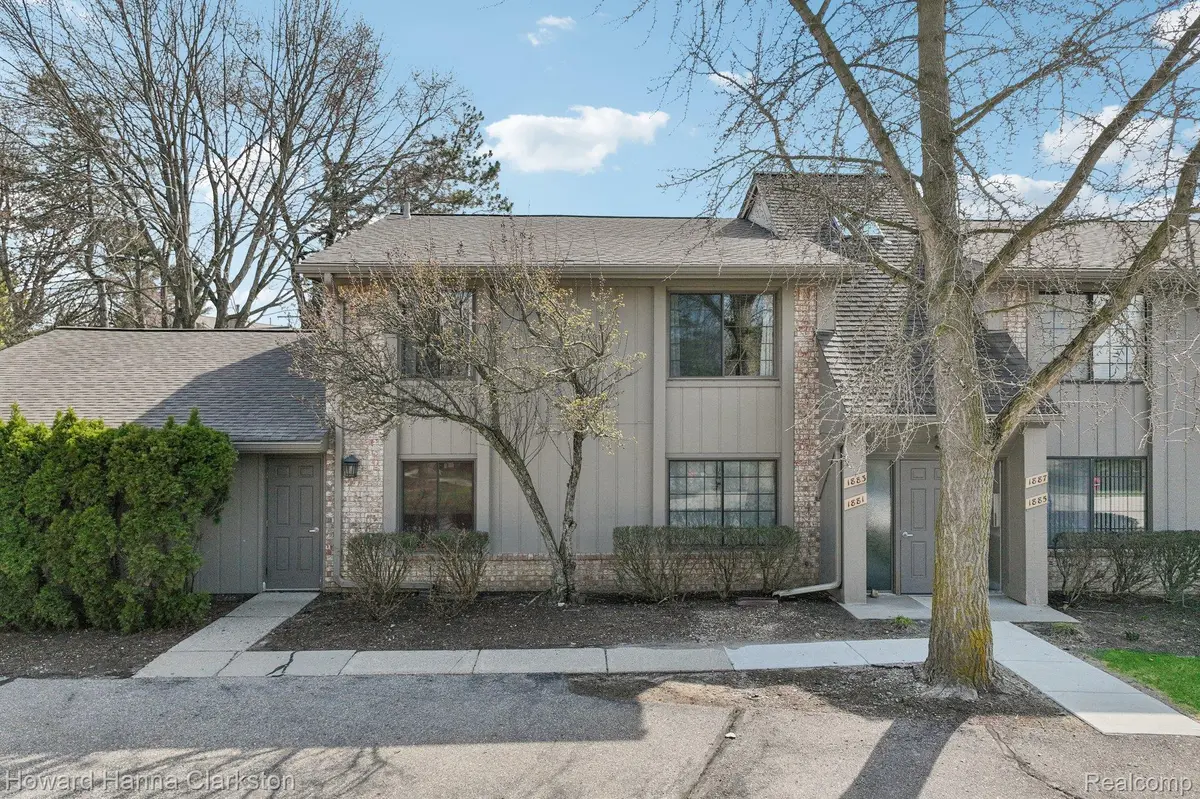 1883 Meadow Dale CT, Rochester Hills, MI 48309