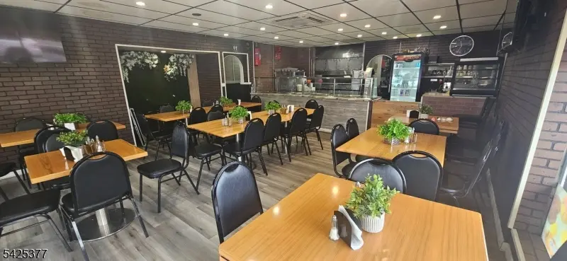 8 1St Ave, Paterson City, NJ 07524