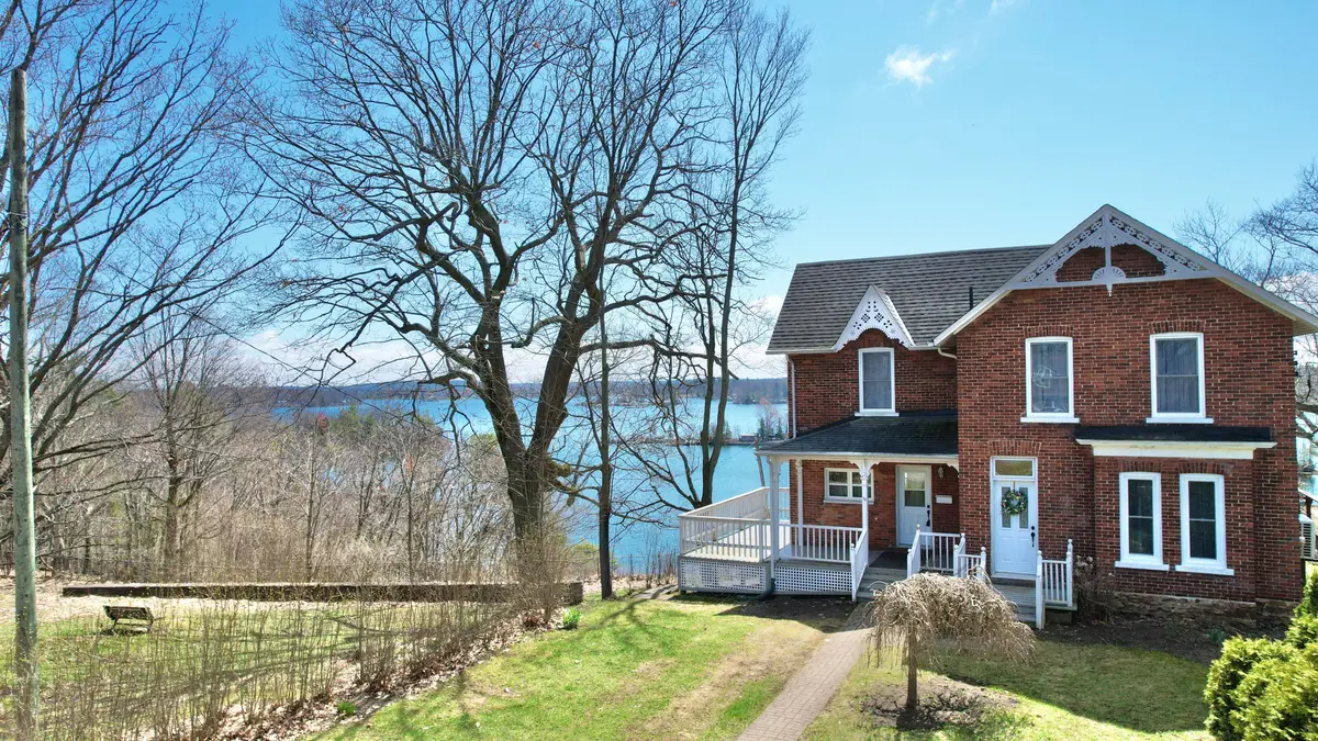13 Windsor DR E, Gananoque, ON K7G 2C9
