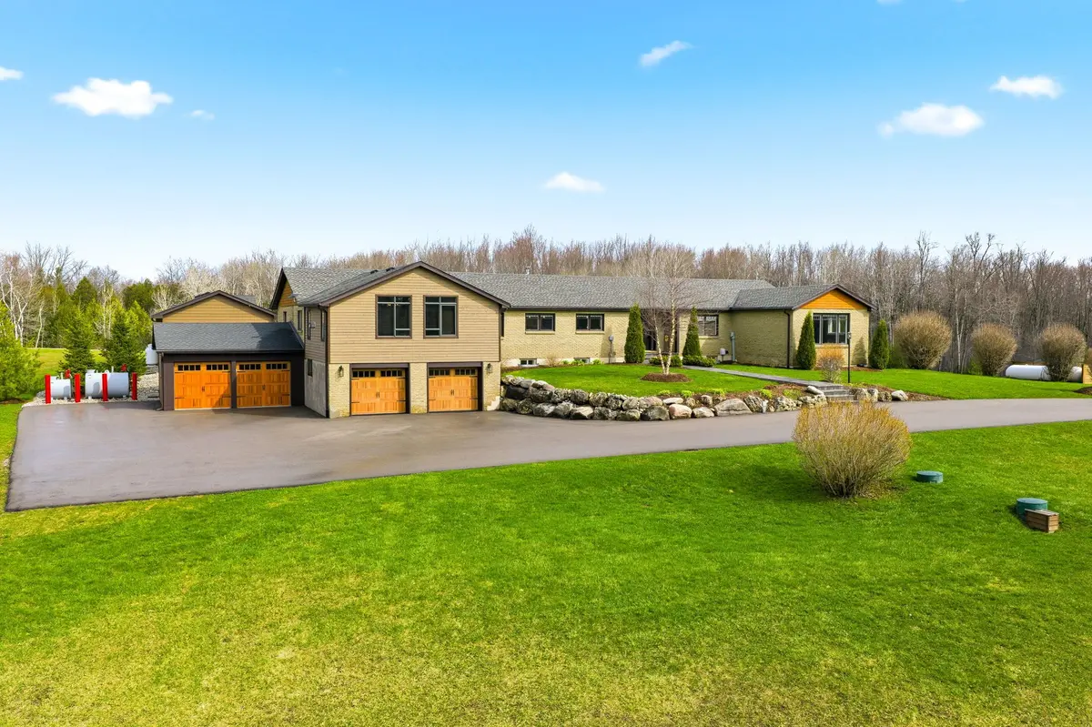 1371 10th Concession RD W, Hamilton, ON N0B 2J0