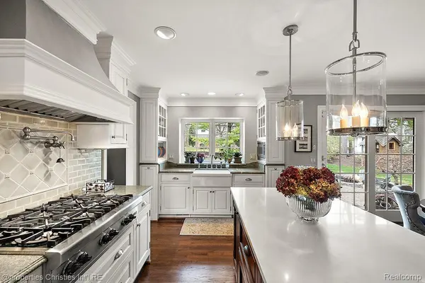 3648 Halla LN, Bloomfield Hills, MI 48301