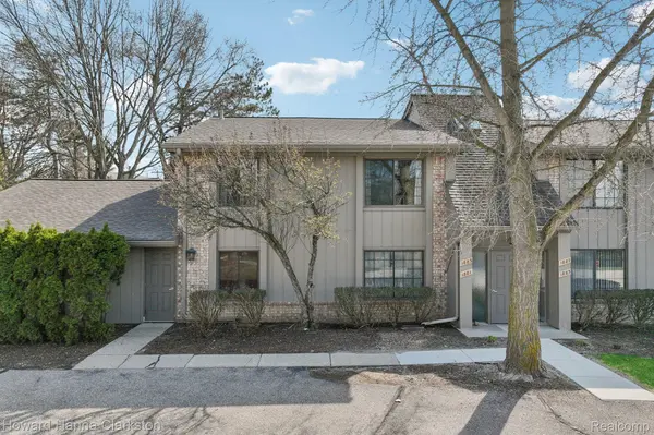 1883 Meadow Dale CT, Rochester Hills, MI 48309