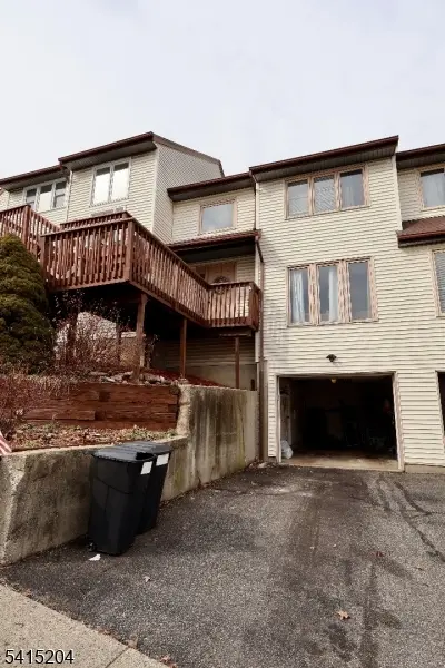 4 Sickle St, Dover Town, NJ 07801