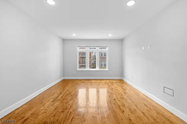 19 Shaw Ave #1, Newark City, NJ 07112