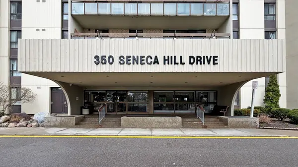 350 Seneca Hill DR #212, Toronto C15, ON M2J 4S7
