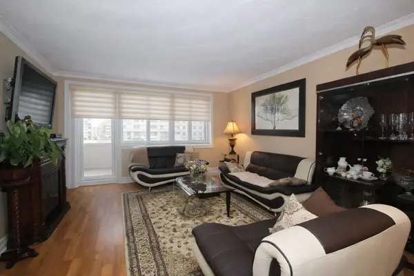 240 Pannahill RD #3rd Flr, Toronto C06, ON M3H 4N8