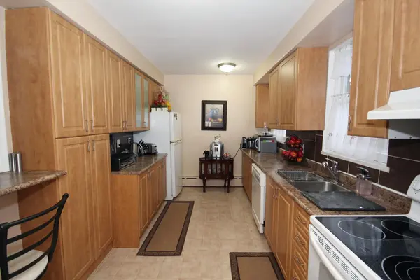 240 Pannahill RD #3rd Flr, Toronto C06, ON M3H 4N8