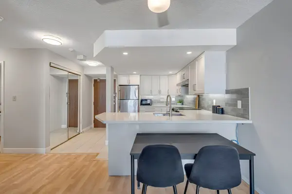 25 Agnes ST #903, Mississauga, ON L5B 3X7