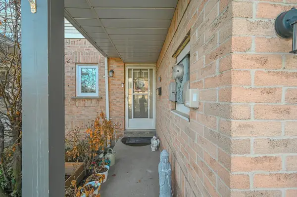 30 Wickstead CT, Brampton, ON L6R 1N8
