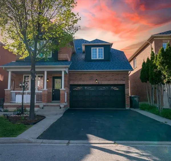 6 Bentgrass LN, Brampton, ON L7A 3K2