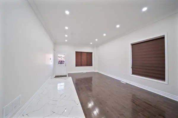 6 Bentgrass LN, Brampton, ON L7A 3K2