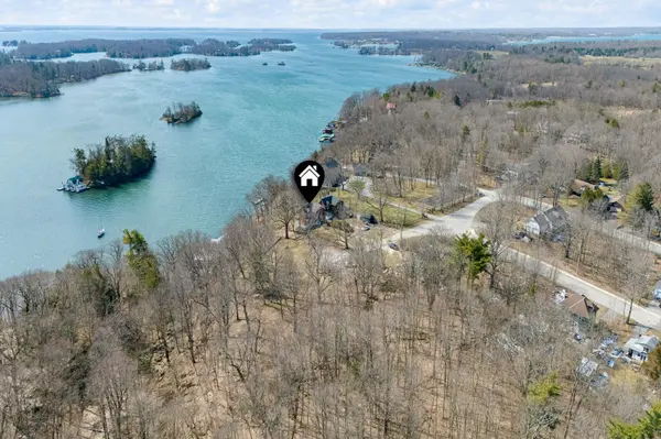 13 Windsor DR E, Gananoque, ON K7G 2C9