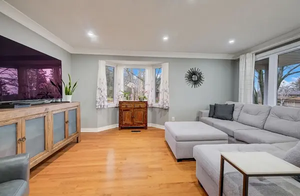 4 Ronald RD, Cambridge, ON N1S 4N1