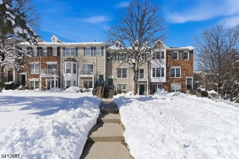 196 Sapphire Ln, Franklin Twp., NJ 08823