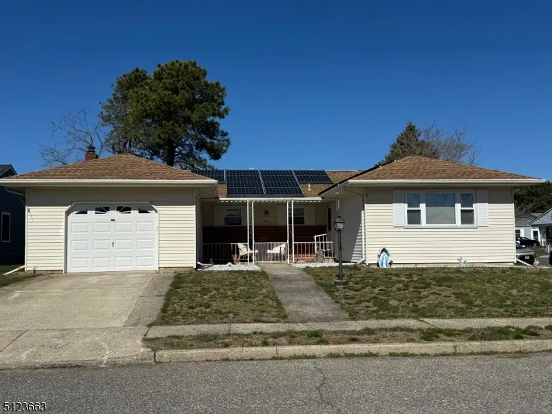 1 Ashcroft Ln, Berkeley Twp., NJ 08757