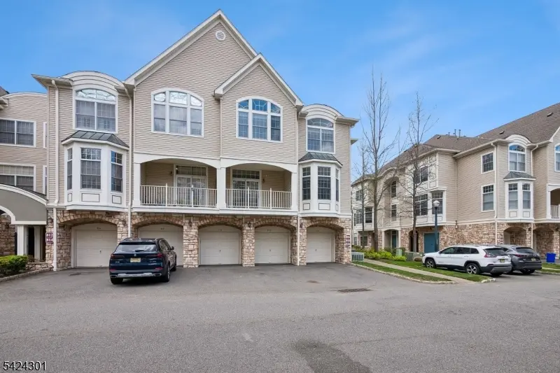 816 Kensington Ln, Livingston Twp., NJ 07039