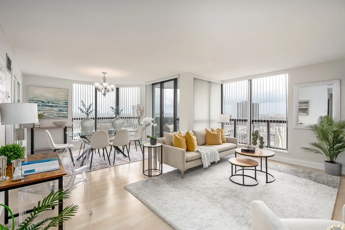 1155 Bough Beeches BLVD #909, Mississauga, ON L4W 4N2