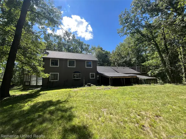 6160 Brambleberry LN, Howell, MI 48855