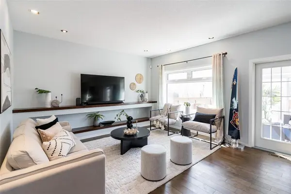 87 Kentland RD, Winnipeg, MB R3Y 0A4