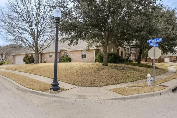 5201 La Bandera Trail, Benbrook, TX 76126