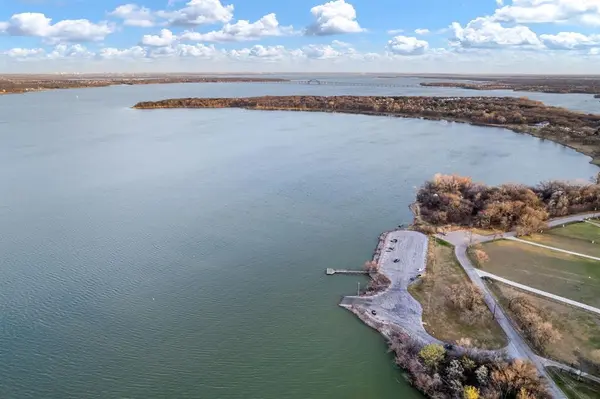 1130 Cogburn Court, Shady Shores, TX 76208